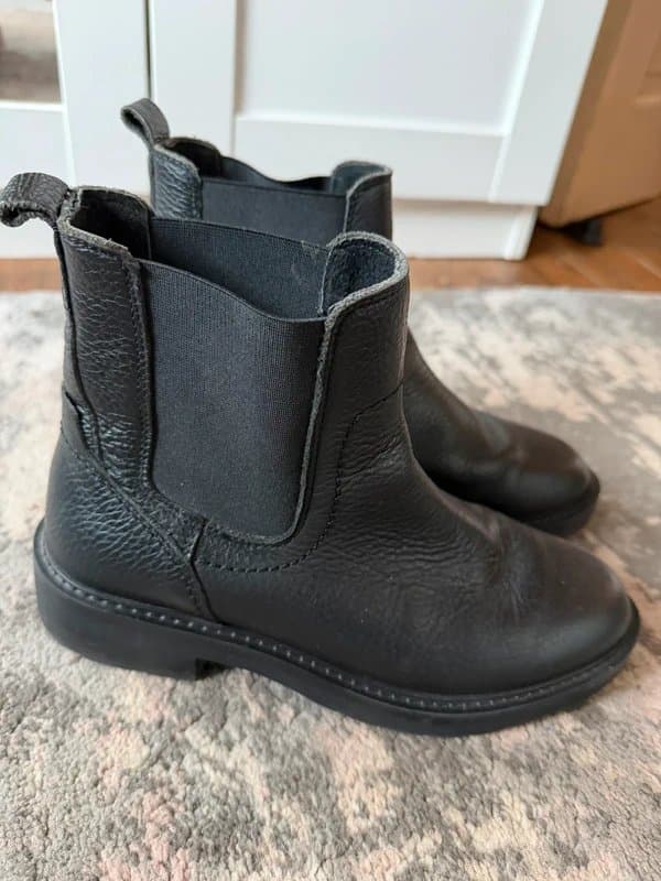 FatFace FatFace black leather boots. Small size 5