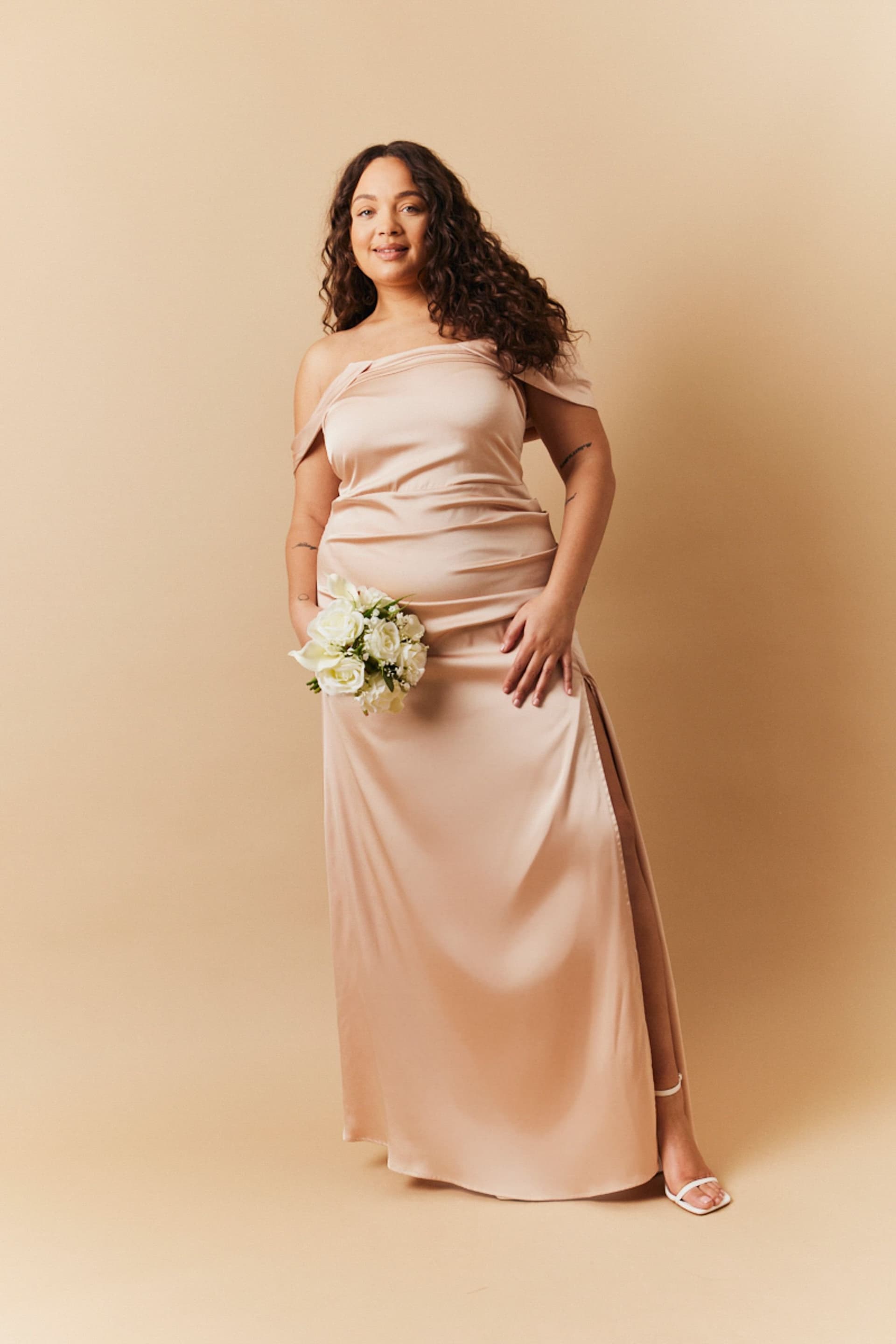 In The Style In The Style Women's Satin Bardot Ruched Maxi Dress in Beige