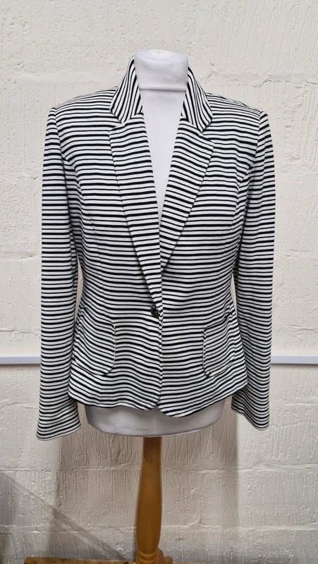 Atmosphere Atmosphere Black White Stripe Blazer. BNWT. Size 14. GA145. V59a