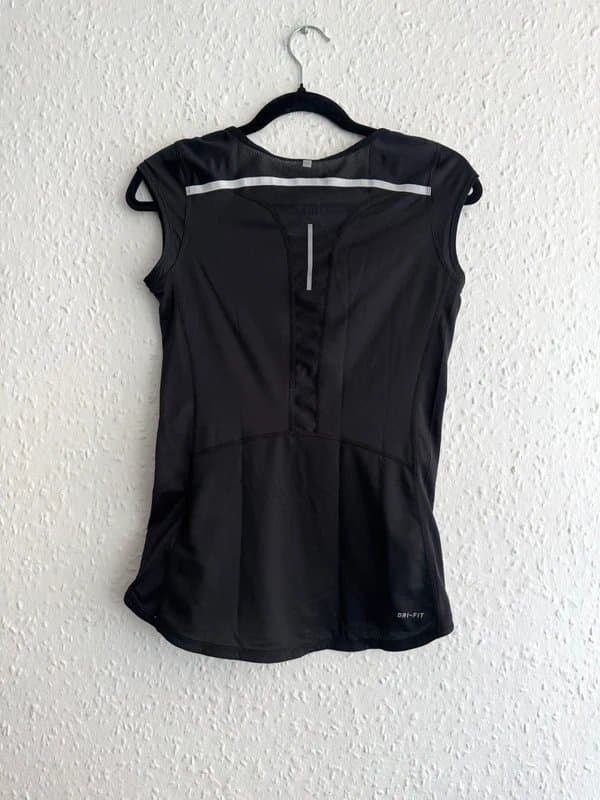 Nike Women’s Nike Dri-FIT Black Sleeveless Running Gym Top