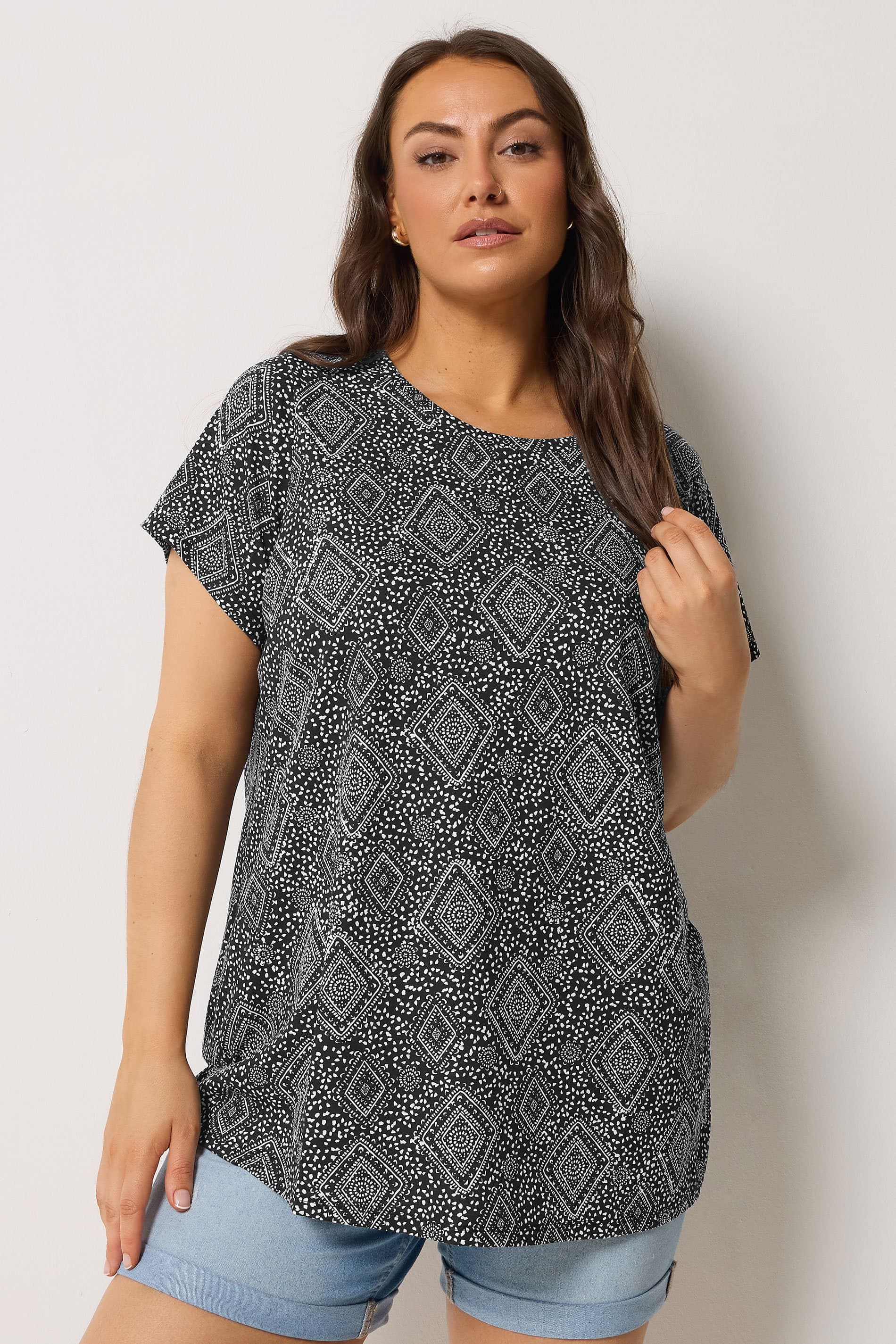 Yours Plus Size Black Tile Print Tshirt