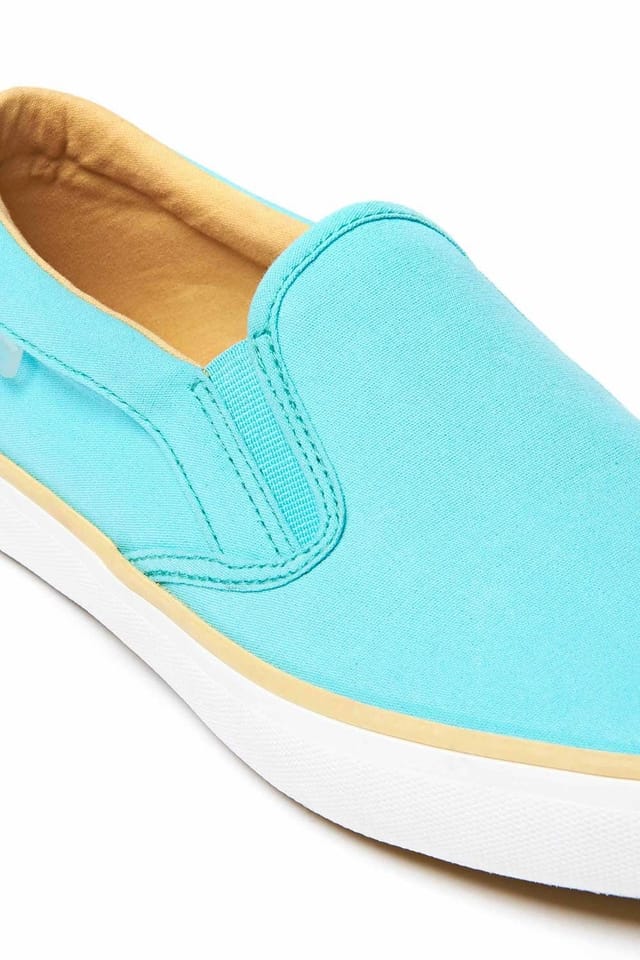 Moshulu Moshulu Women's 'Dundee' Slip-on Pumps in Bright Blue - 3