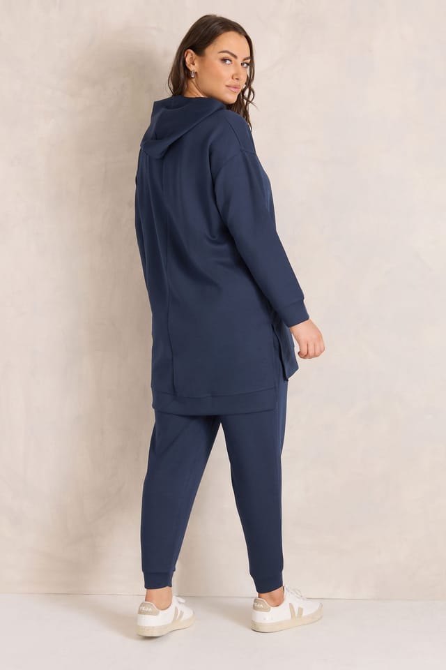 Evans Evans Women's Luxe Sweatshirt & Joggers Set in Dark Navy - 3