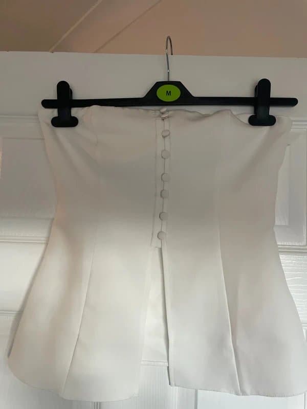 ASOS Design ASOS design button from bandeau top