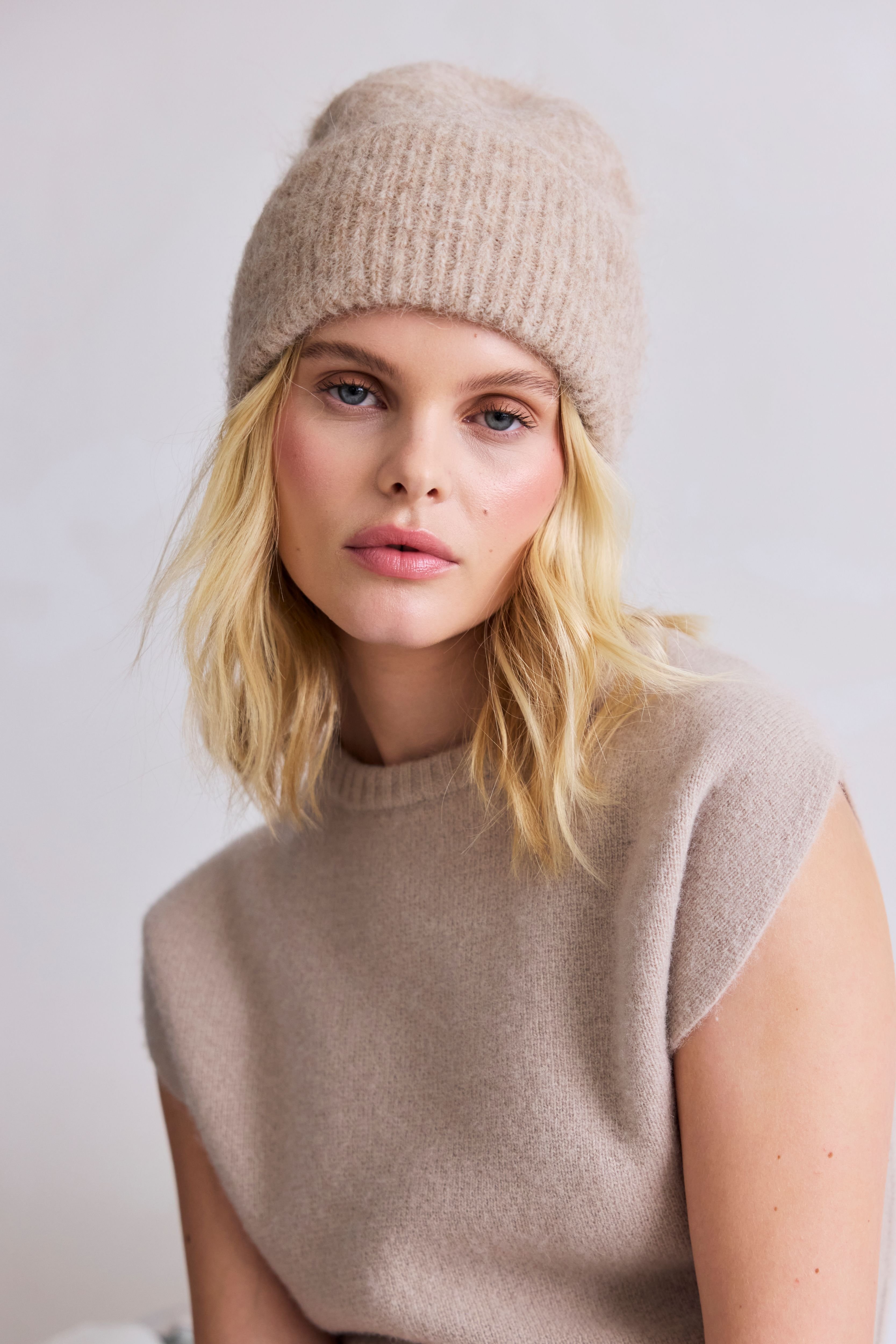 Arctic Fox & Co. Arctic Fox & Co. Women's The Alpaca Beanie in Beige - 2