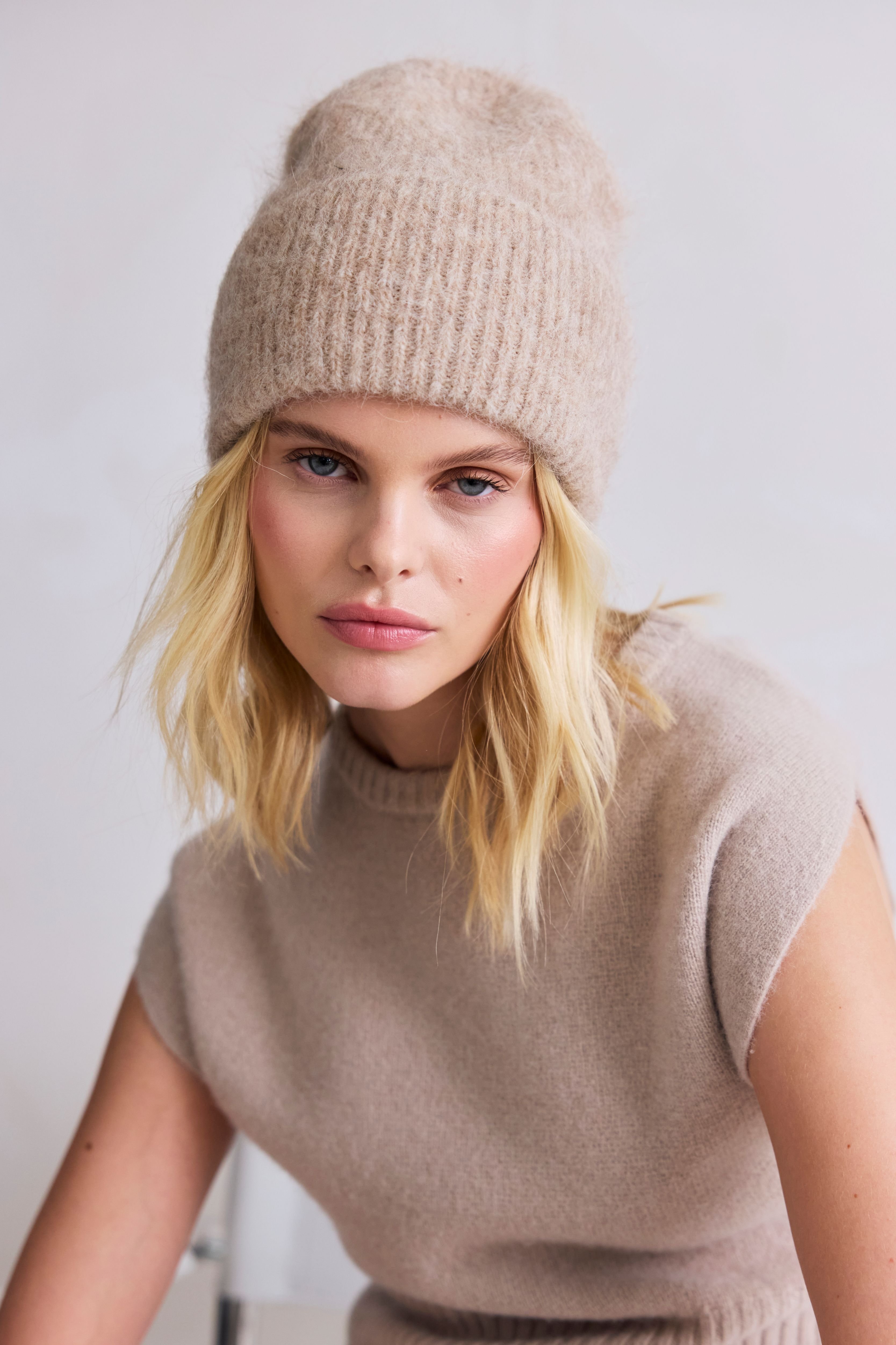 Arctic Fox & Co. Arctic Fox & Co. Women's The Alpaca Beanie in Beige - 3