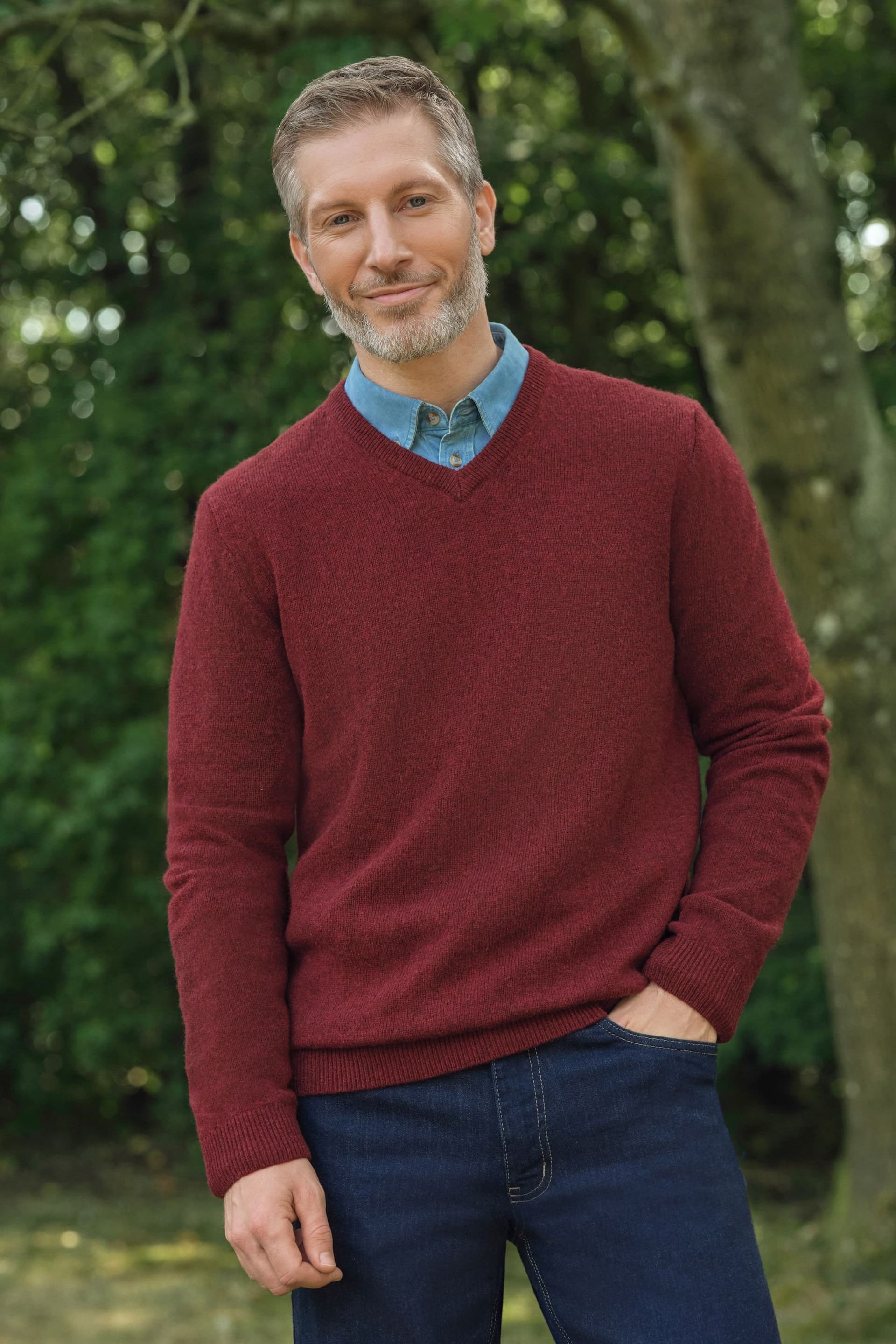 WoolOvers WoolOvers Men's Mens 100% Lambswool V Neck Jumper in Dark Red