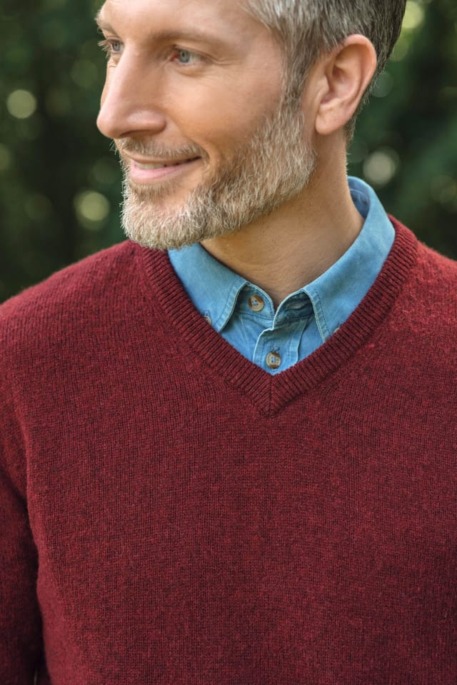 WoolOvers WoolOvers Men's Mens 100% Lambswool V Neck Jumper in Dark Red - 2