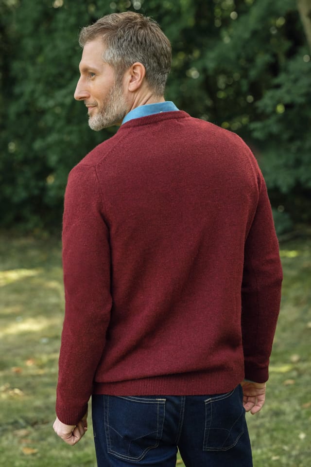 WoolOvers WoolOvers Men's Mens 100% Lambswool V Neck Jumper in Dark Red - 3