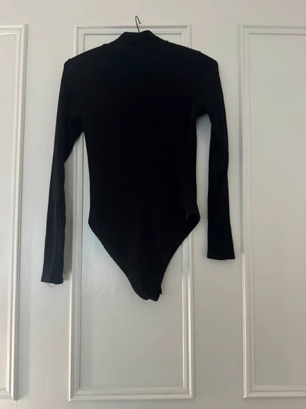 New Look Black Long Sleeve Ribbed Bodysuit