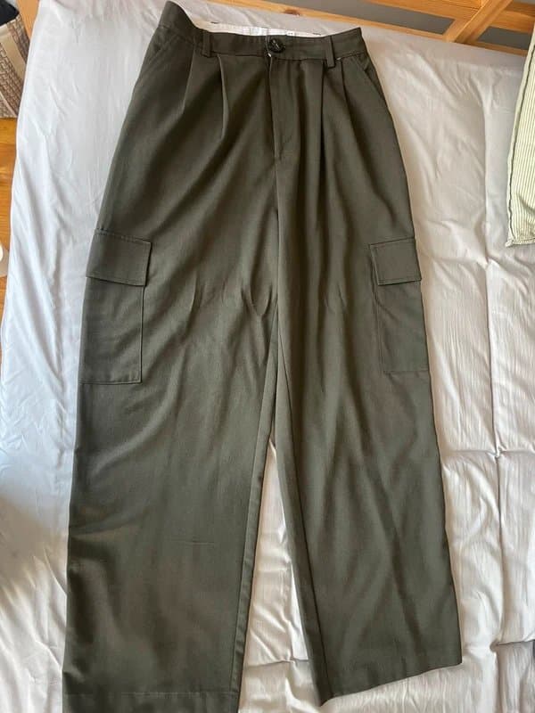 Bershka Cargo pants Bershka size 36 (eu)