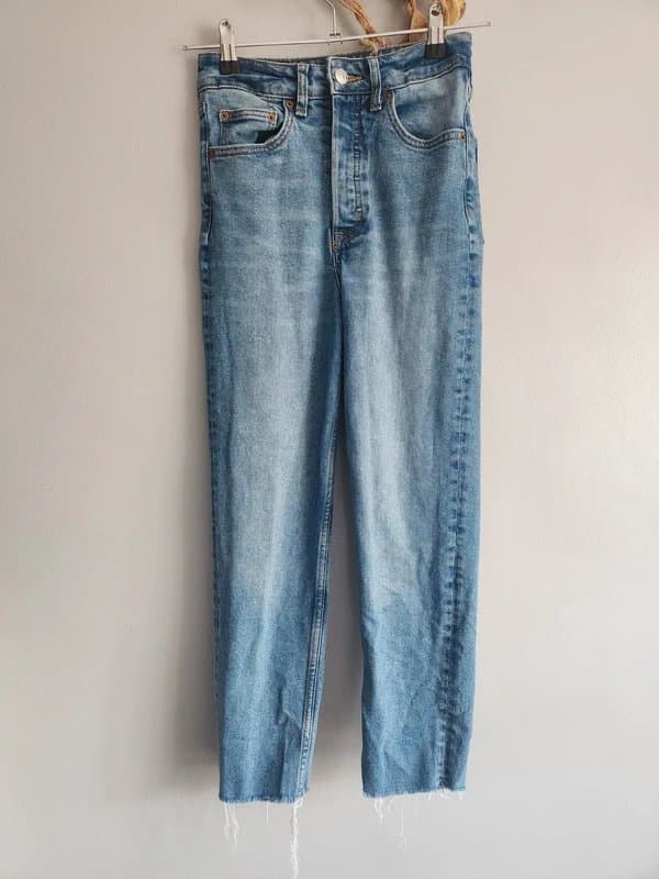 H&M Divided H&M Divided Light Wash Cropped Straight Leg Jeans with Raw Hem UK 6