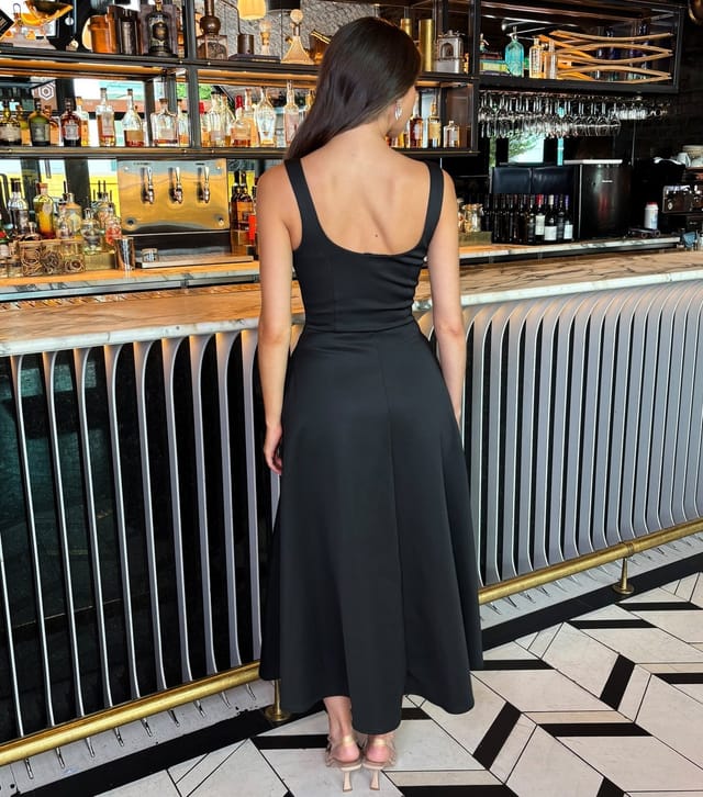 AX Paris Women's Black Scoop Neck Panelled Midi Dress AX Paris New Look - 3