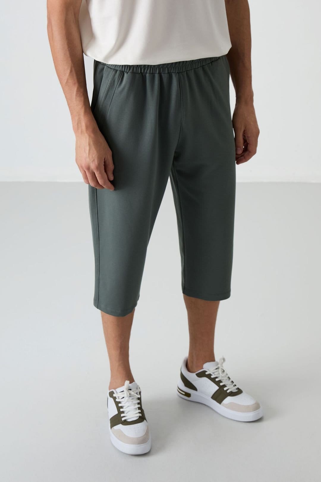 Tommy Life Tommy Life Men's Mid-waist Wide-leg Capri Shorts in Dark Grey - 4