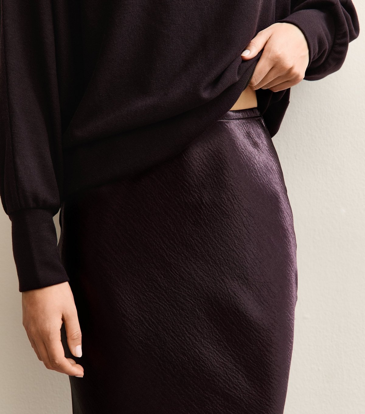 New Look Women's Tall Dark Burgundy Crinkle Texture Satin Midi Skirt New Look - 3