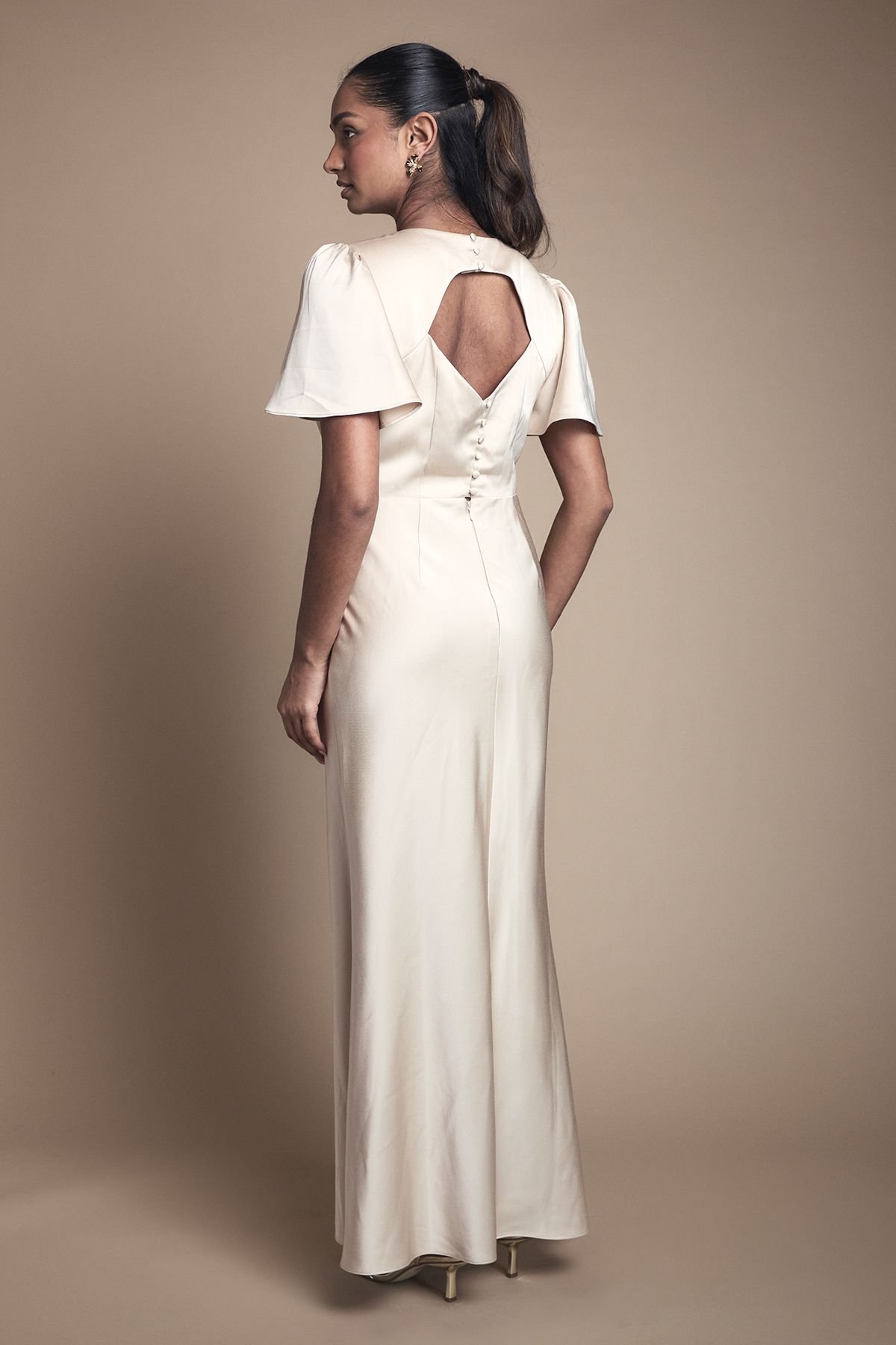 Oasis Oasis Women's Deep V Fluted Sleeve Maxi Bridesmaid Dress in Champagne - 3