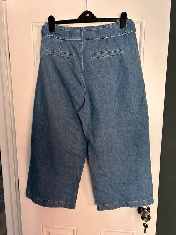 New Look Wide leg cropped Jeans from New Look Size 14