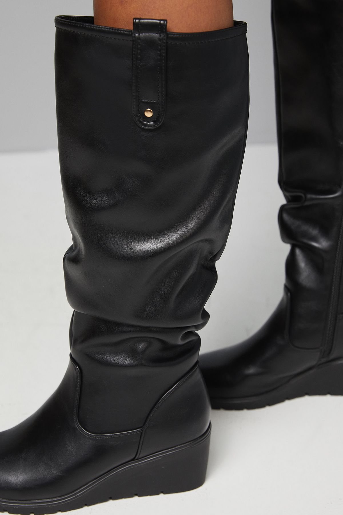 Good For the Sole Good For the Sole Women's : Laura Comfort Ruched Medium Casual Wedge Knee Boots in Black - 4