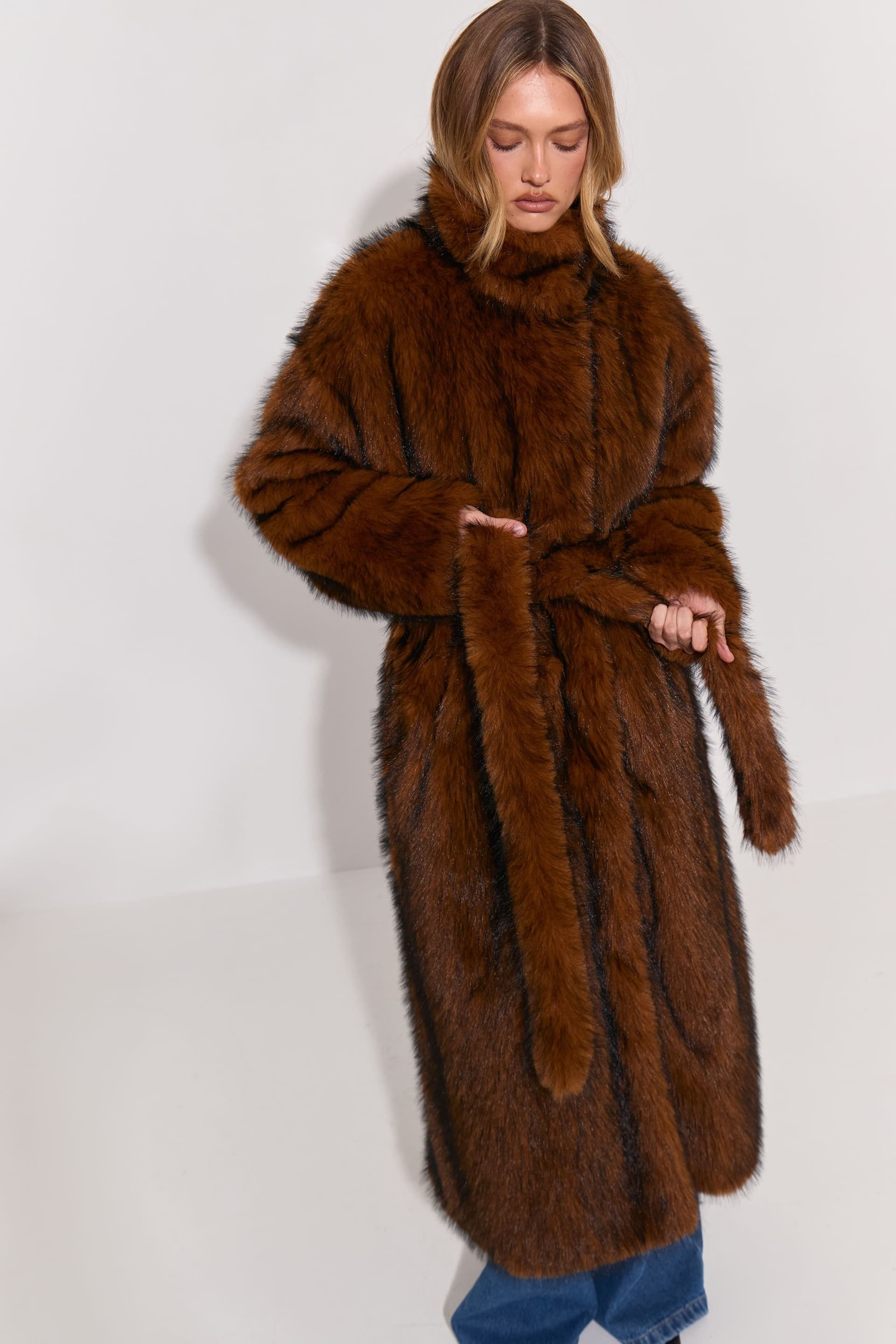 Warehouse Warehouse Women's Premium Tipped Vtg Look Fur Belted Maxi Coat in Tan