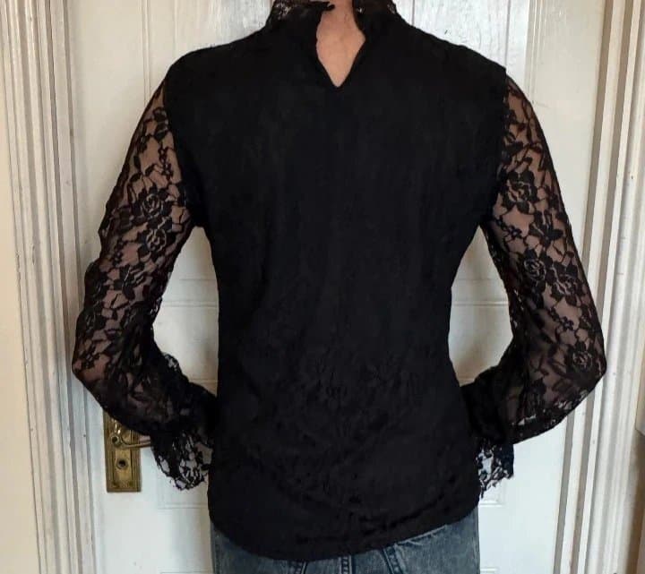 Coast 👜Coast,size 12,fabulous lace, long sleeved top