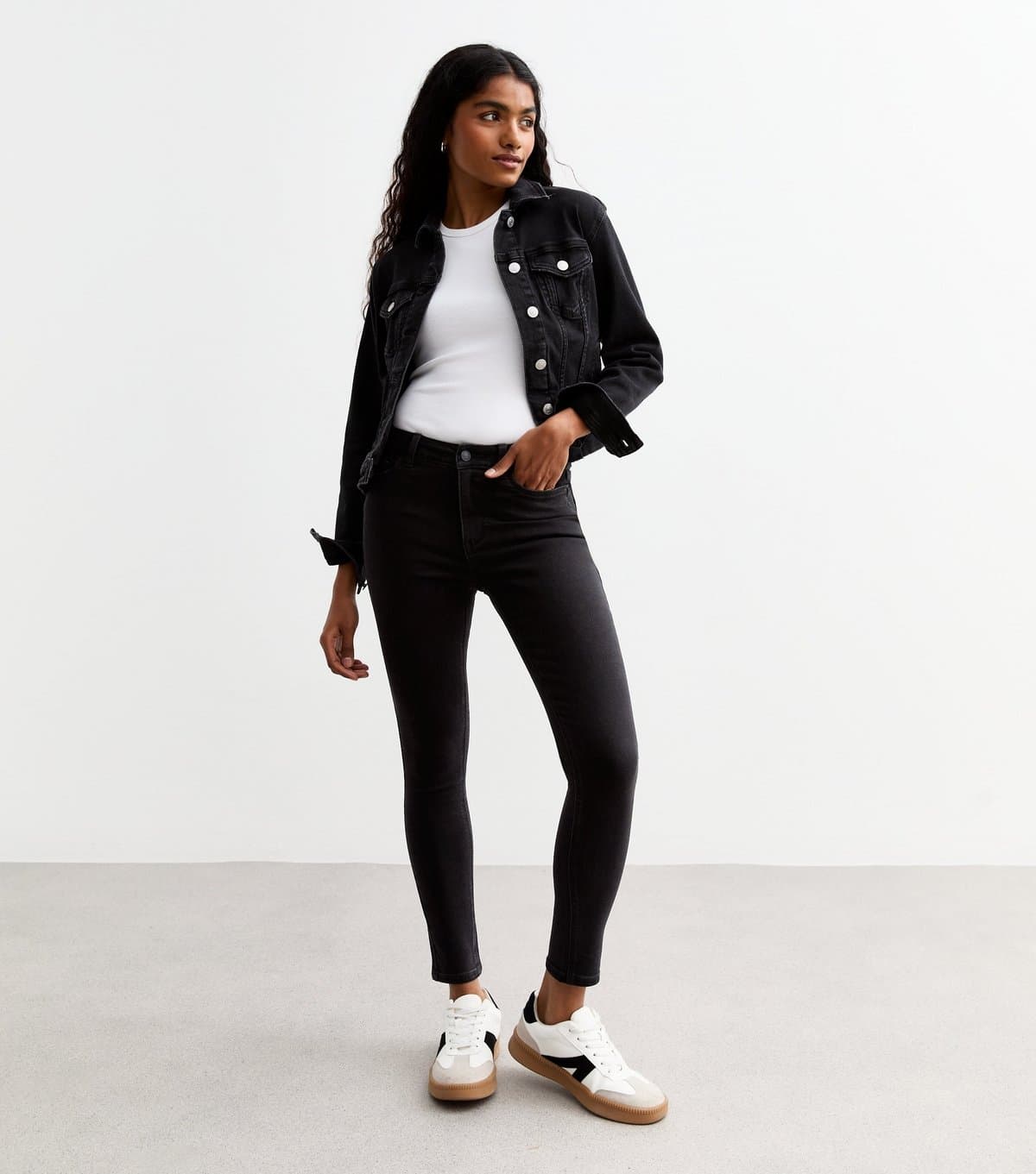 New Look Women's Petite Washed Black Mid Rise Slim Jeans New Look
