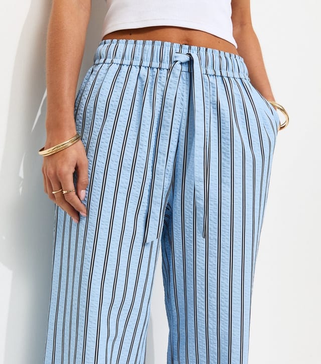 New Look Women's Petite Blue Seersucker Wide Leg Trousers New Look - 2