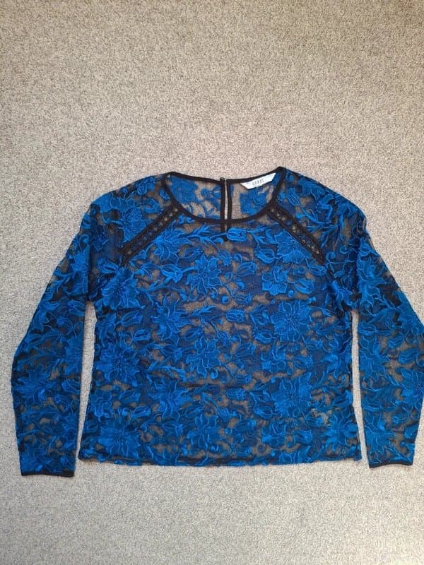 Coast Coast Women's Blue and Black Floral Top size 16