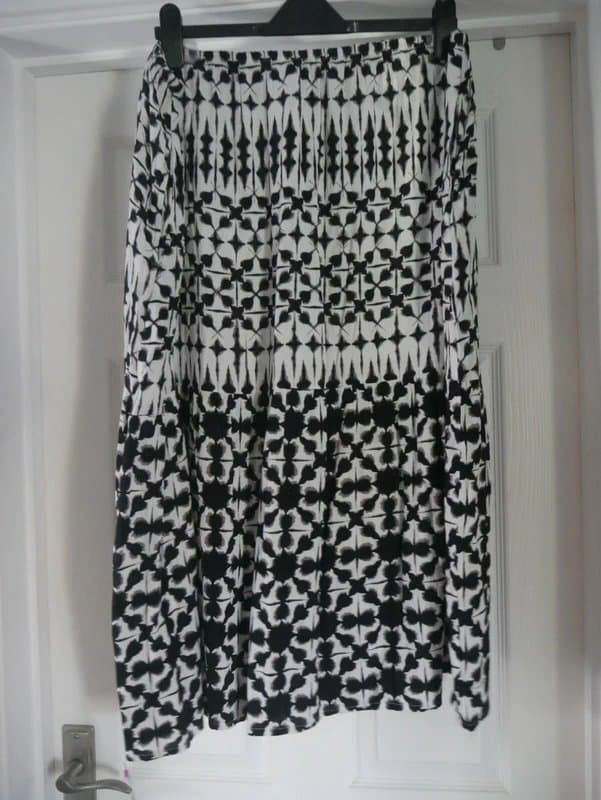 Roman Originals Roman Originals Skirt Size 18 Black White Abstract Print Button Front Midi New
