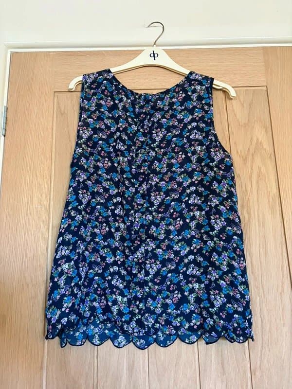 New Look New Look Navy Floral Scalloped Hem Top - Size 10 - Button Back