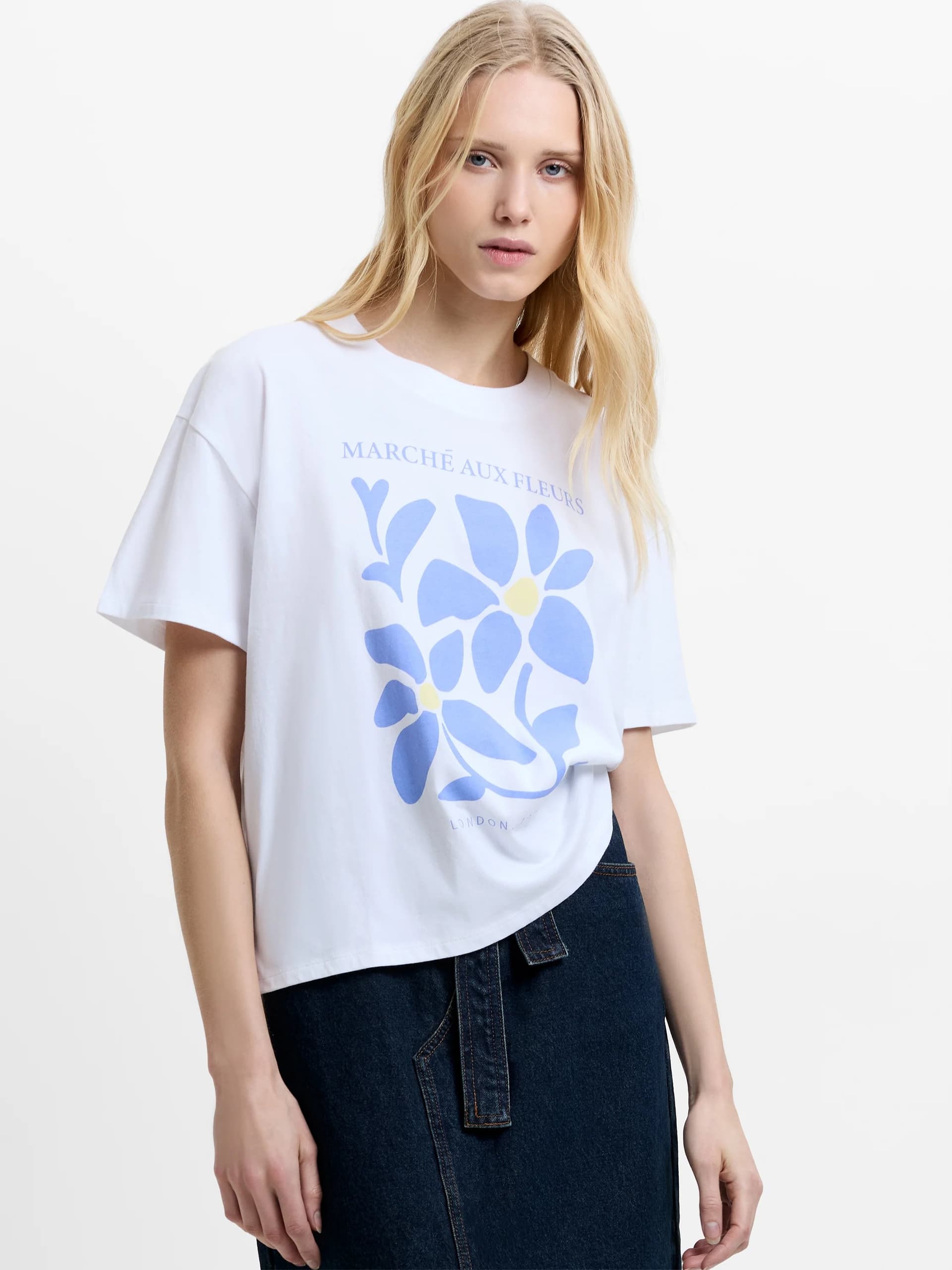 French Connection Flower Market Peached Cotton White Graphic T-Shirt Linen White/Soft Azure Blue