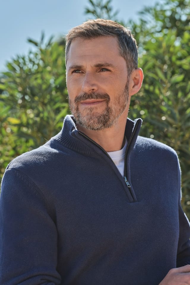 WoolOvers WoolOvers Men's Essential Cotton Zip Neck Jumper in Navy - 2