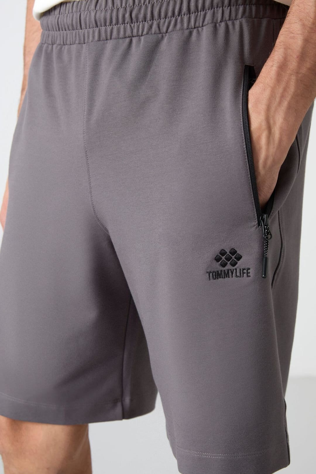 Tommy Life Tommy Life Men's Regular-fit Knit Sweat Shorts in Charcoal - 4