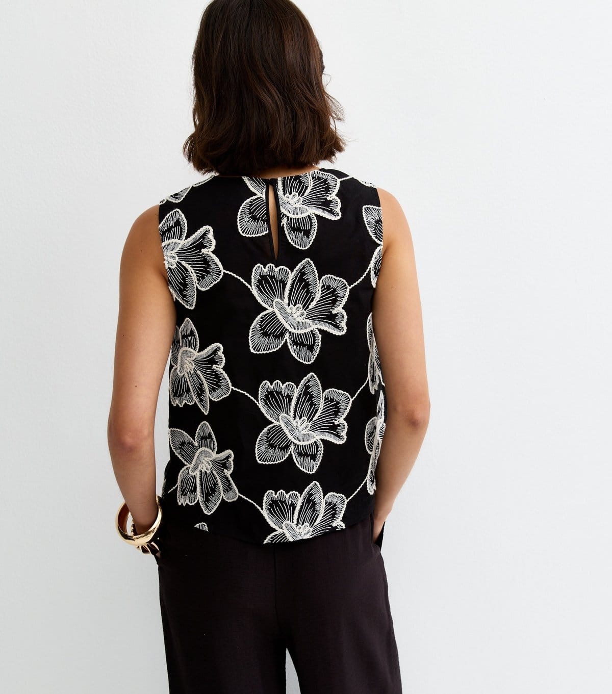 New Look Women's Black Embroidered Floral Curved Hem Top New Look - 4