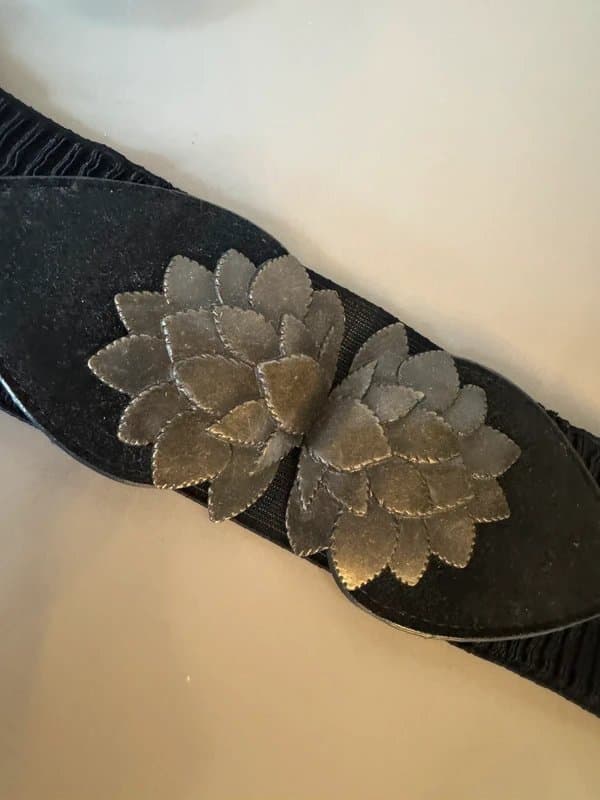 Vintage Dressing Vintage black elastic waist belt with statement gold-tone floral clasp.