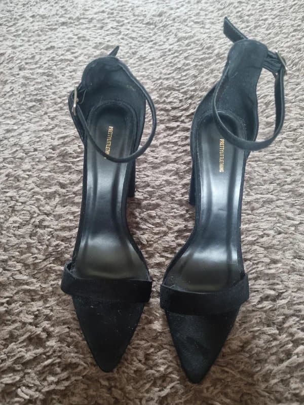 PrettyLittleThing PrettyLittleThing Black heels size 5