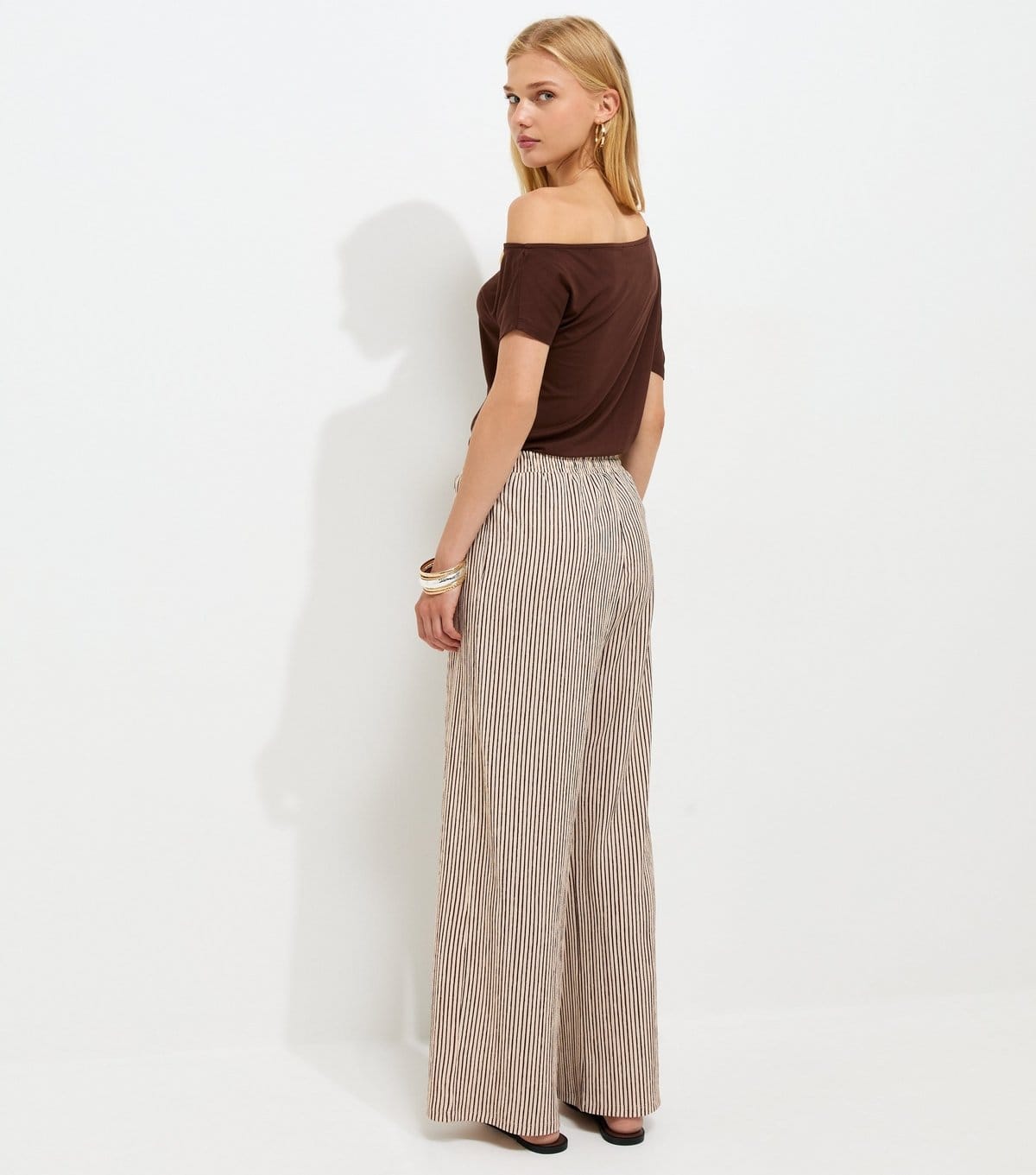 New Look Women's Brown Thin Stripe Crinkle Texture Wide Leg Trousers New Look - 4