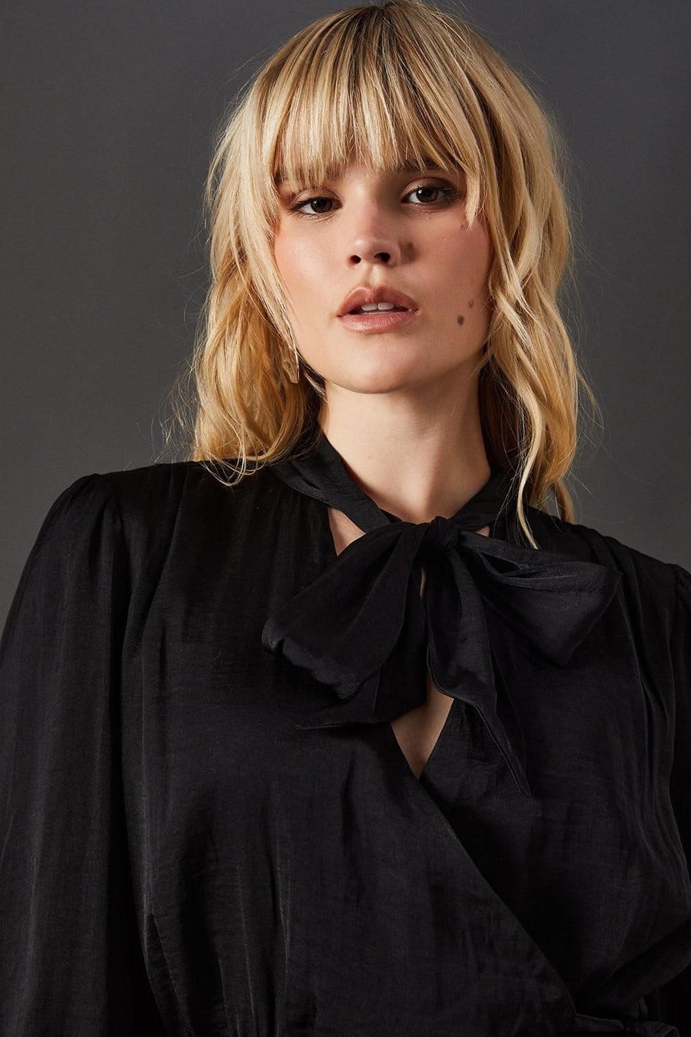 Warehouse Warehouse Women's Satin Tie Neck Flippy Mini Dress in Black - 4