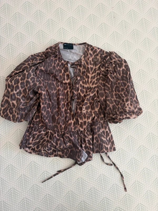ASOS ASOS leopard print tie front puff sleeve top - 1
