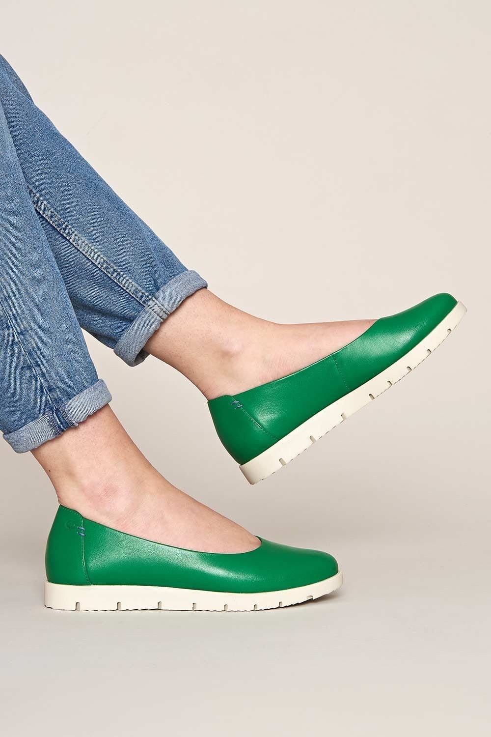 Moshulu Moshulu Women's 'Jin' Leather Flat Slip On Shoes in Green - 1