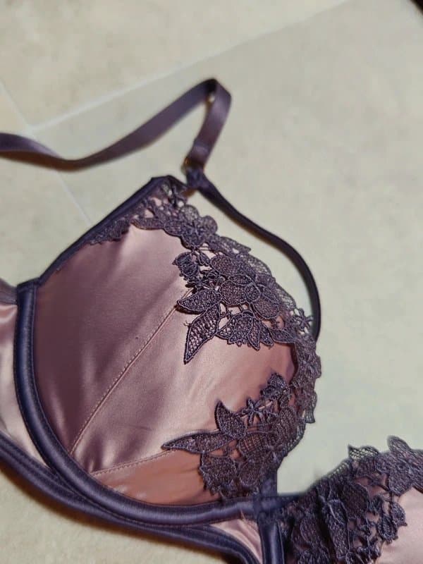 New Look Satin and lace bra