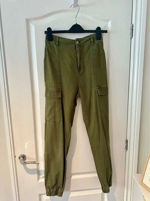 New Look Green khaki cargo jogger pants