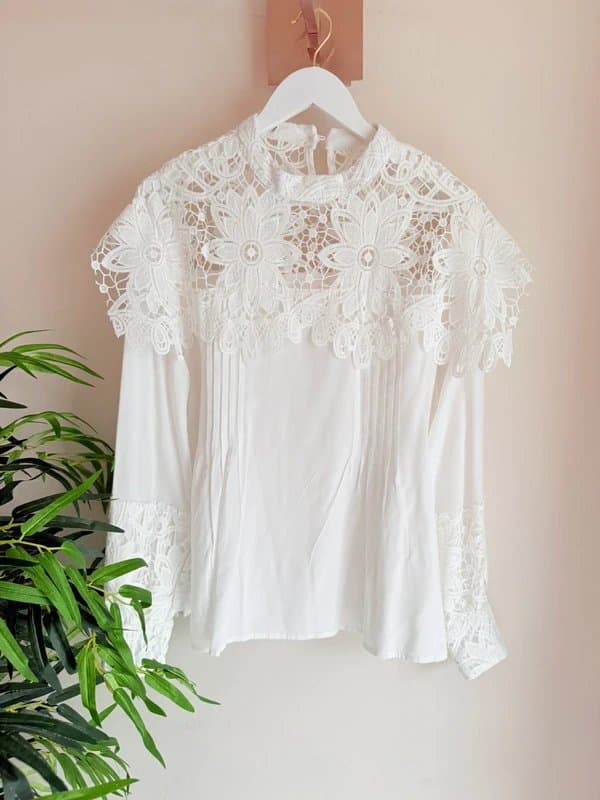 Boutique 9 Beautiful Size S/M White Floral Detail Blouse Top New without Tags