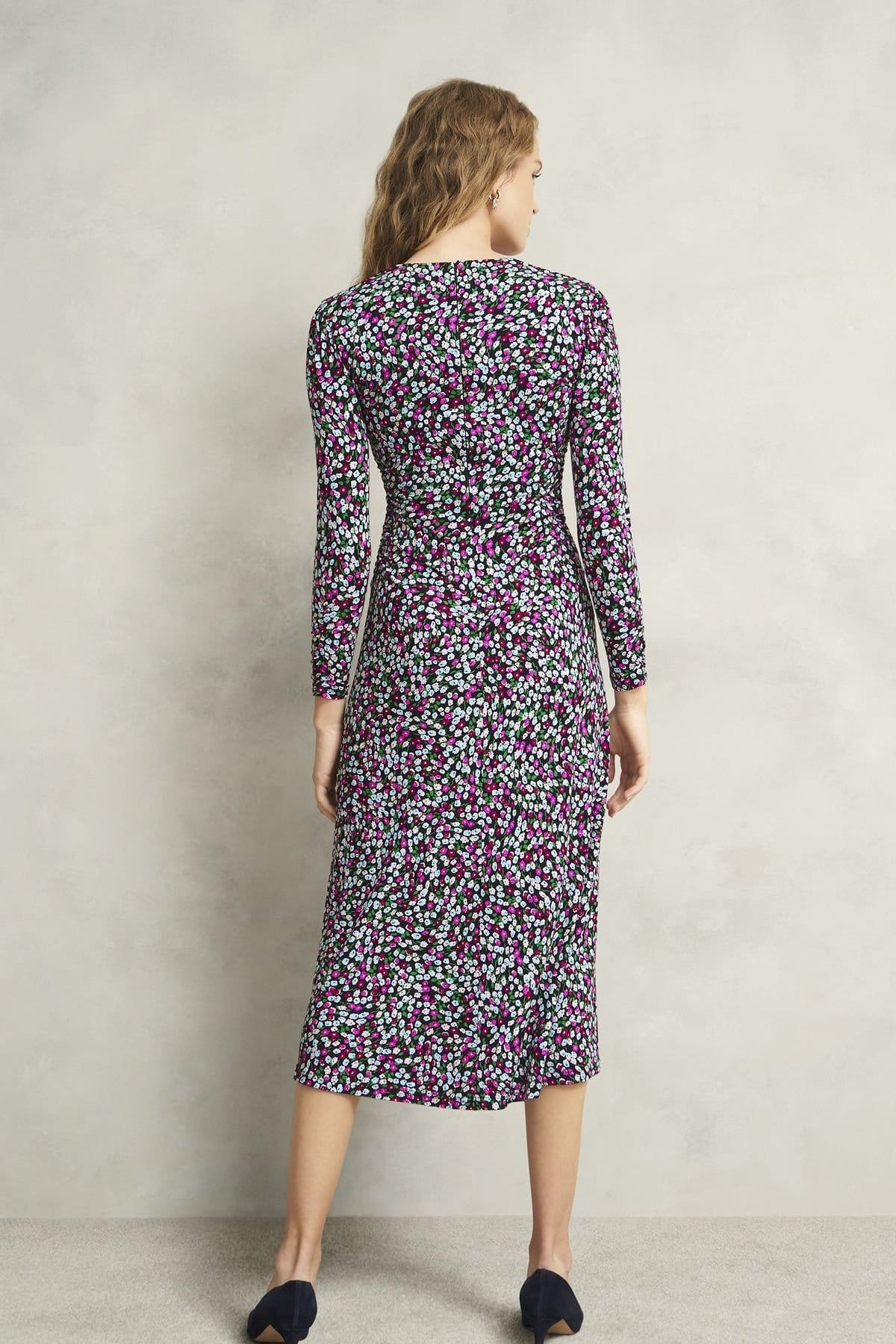 Hobbs London Hobbs London Women's Flo Long Sleeve V-Neck Jersey Dress in Fuchsia - 4