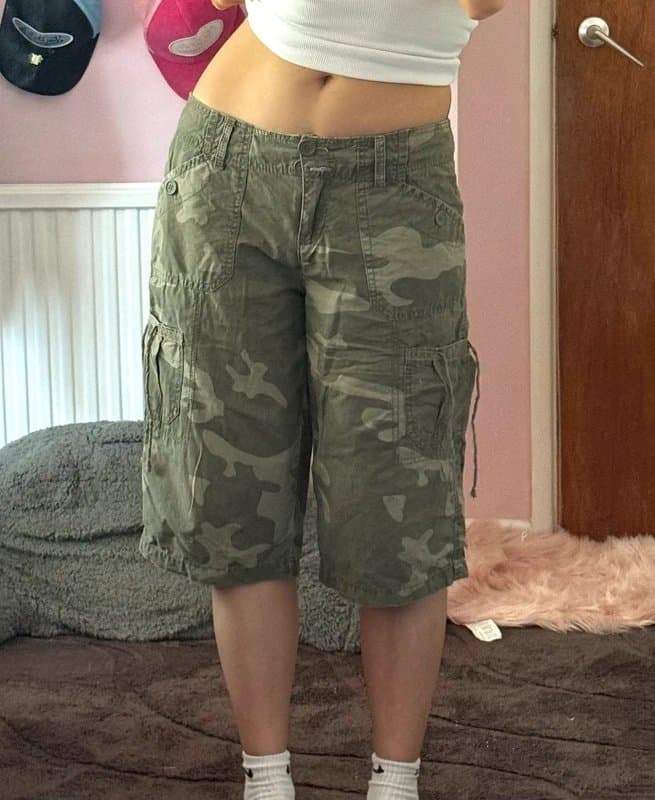 Vintage Supply Camouflage Y2K cargo knee length shorts Size S Vintage 00s