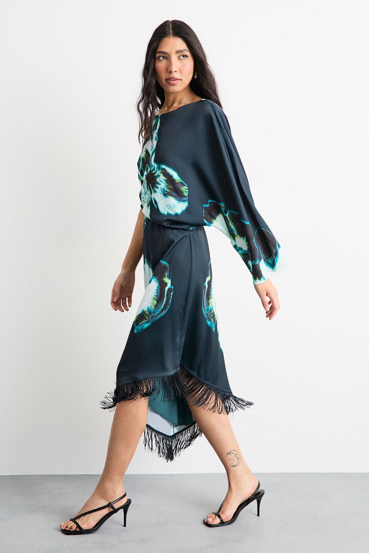 Warehouse Warehouse Women's Placement Print One Shoulder Satin Midi Dress in Floral - 4