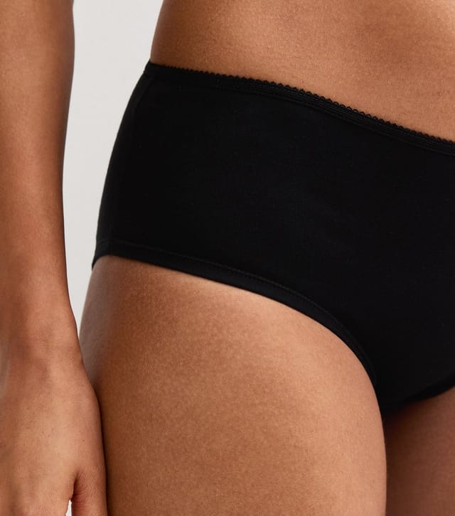 New Look Women's Black Cotton Jersey Ruched Back Brief Shorts New Look - 3