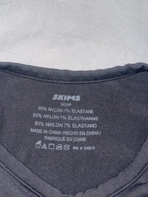 SKIMS skims black top