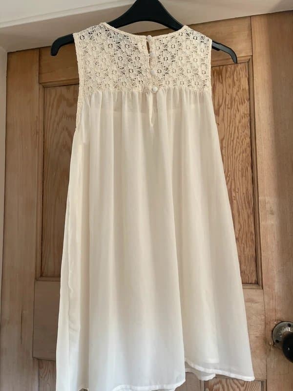 Topshop Topshop cream chiffon sleeveless top size 8