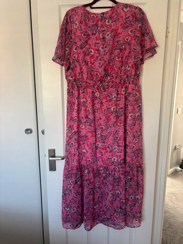 Wallis Wallis pink Paisley pattern, shirred waist dress, with fluted sleeves. Fully lined, size 16