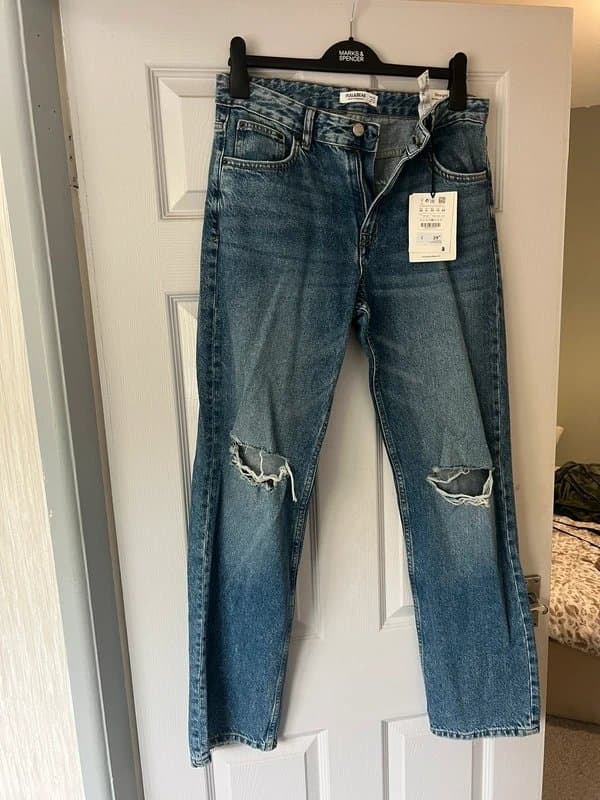 Pull & Bear Pull &bear straight leg ripped jeans